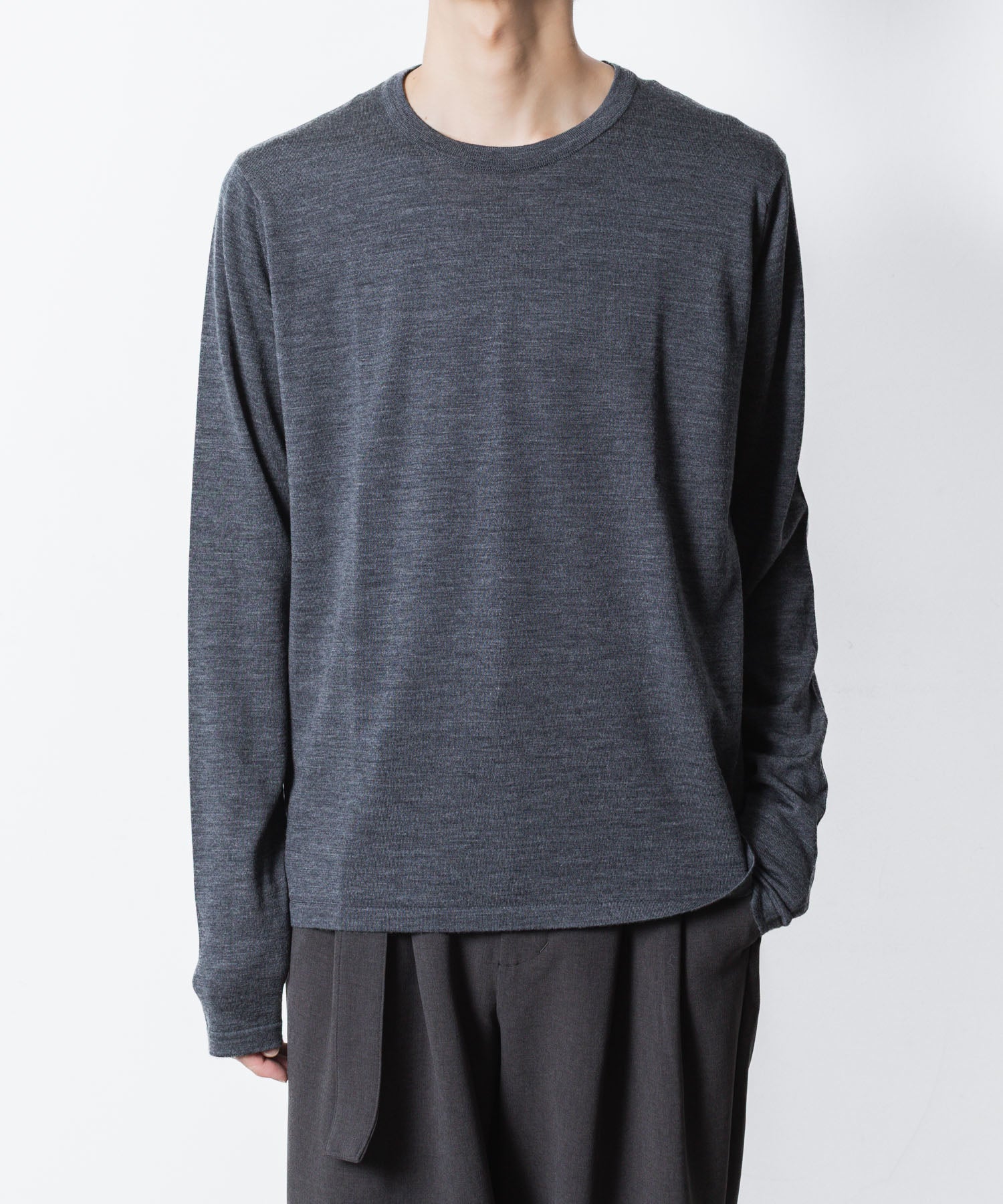 ATTACHMENT アタッチメントの× JOHN SMEDLEY MERINO EXTRAFINE WELTED CREW NECK L/S - D.GRAYの公式通販サイトsession福岡セレクトショップ