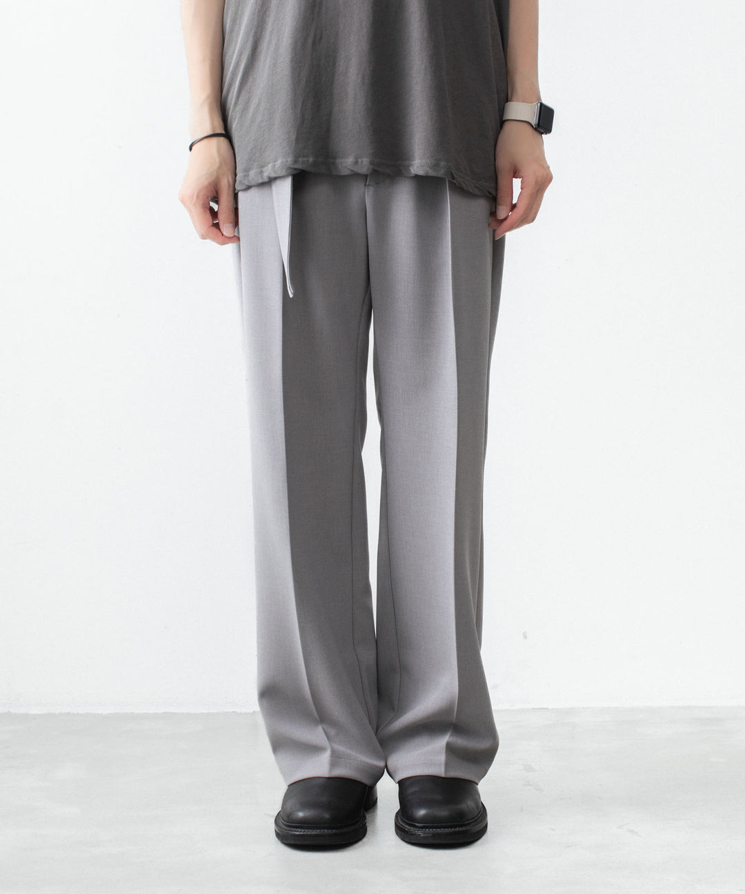 ATTACHMENT アタッチメントのPE STRETCH DOUBLE CLOTH BELTED STRAIGHT TROUSERS - L.GRAYの公式通販サイトsession福岡セレクトショップ