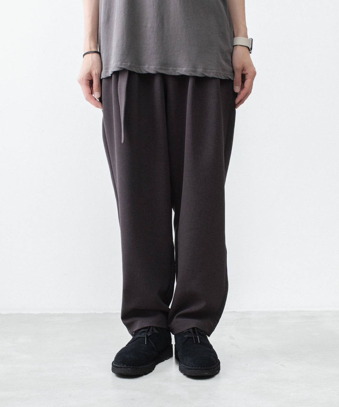 ATTACHMENT アタッチメントのPE STRETCH DOUBLE CLOTH BELTED WIDE TAPERED TROUSERS - D.BROWNの公式通販サイトsession福岡セレクトショップ