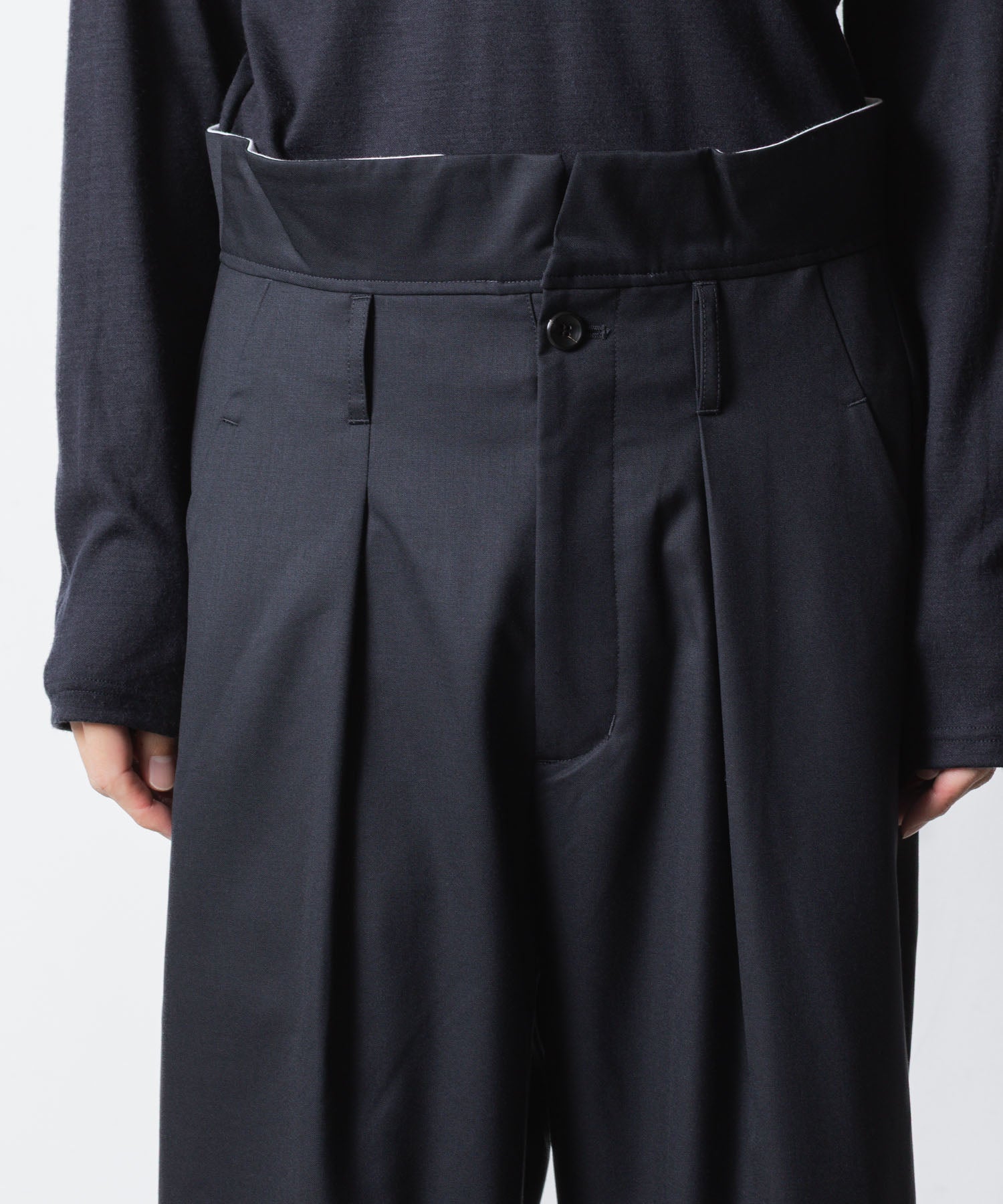ATTACHMENT アタッチメントのT/W/SI STRETCH GABARDINE FLAP TROUSERS - D.NAVYの公式通販サイトsession福岡セレクトショップ
