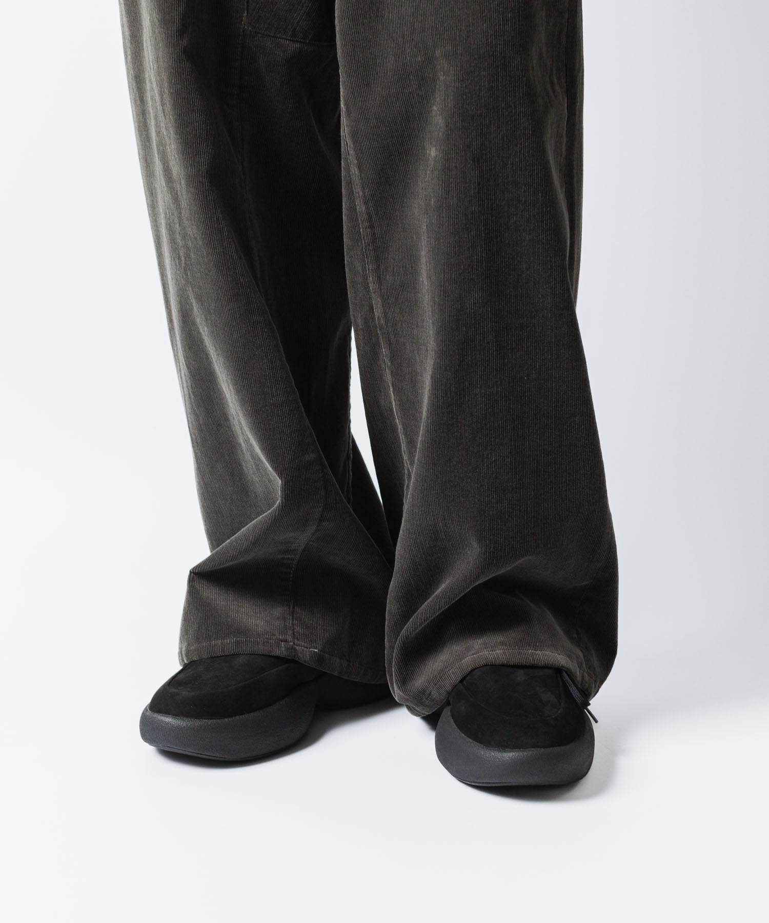 VEIN ヴェインのCOW LEATHER NUBUCK OVAL SOLE  TRAINER - BLACKの公式通販サイトsession福岡セレクトショップ