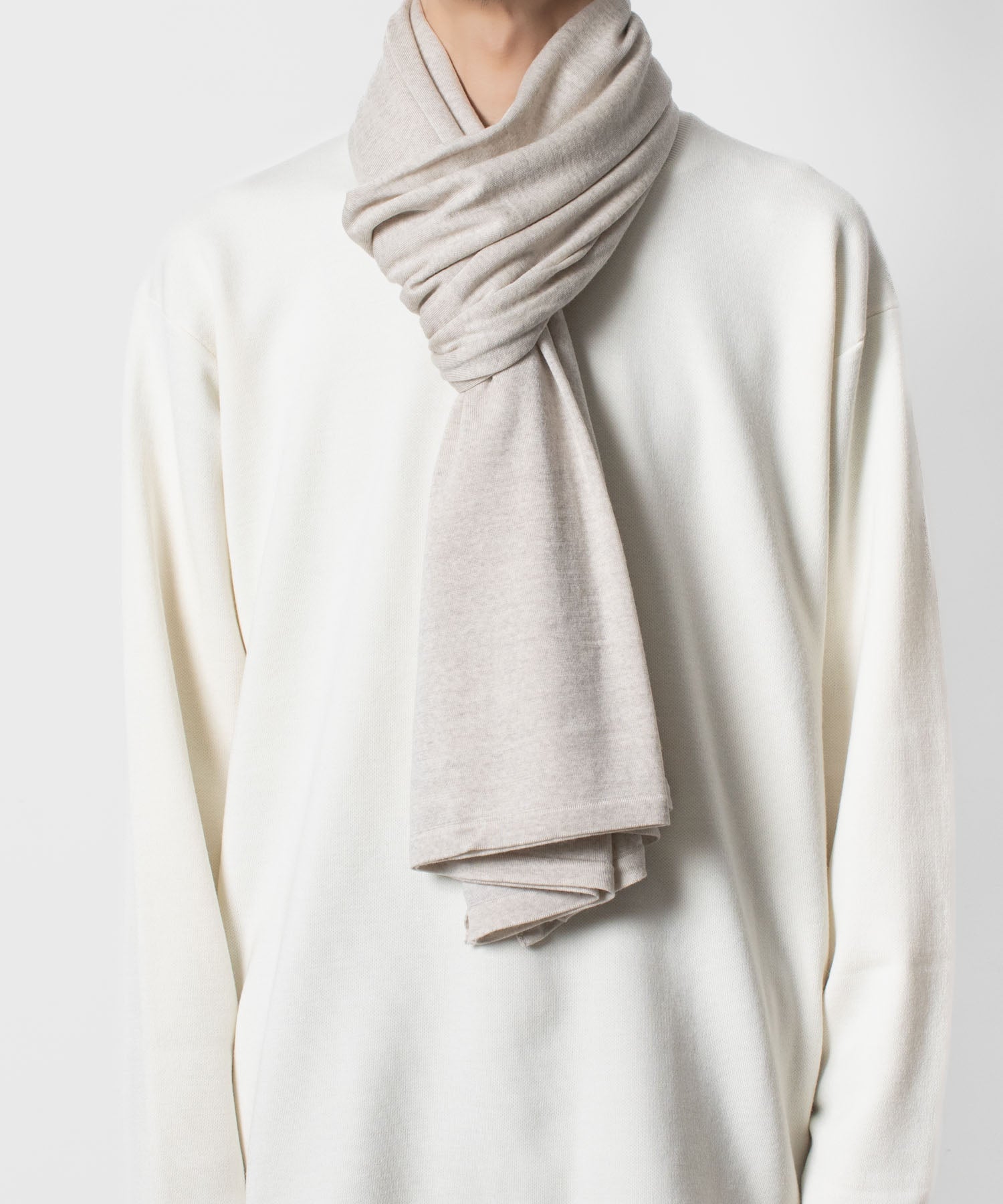 ATTACHMENT アタッチメント × JOHN SMEDLEYの× JOHN SMEDLEY MERINO EXTRAFINE WIDE STOLE - OFF WHITEの公式通販サイトsession福岡セレクトショップ