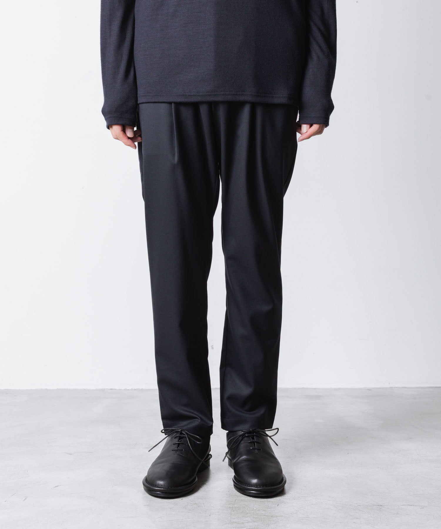 ATTACHMENT アタッチメントのT/W/SI STRETCH GABARDINE REGULAR FIT EASY TROUSERS - D.NAVYの公式通販サイトsession福岡セレクトショップ