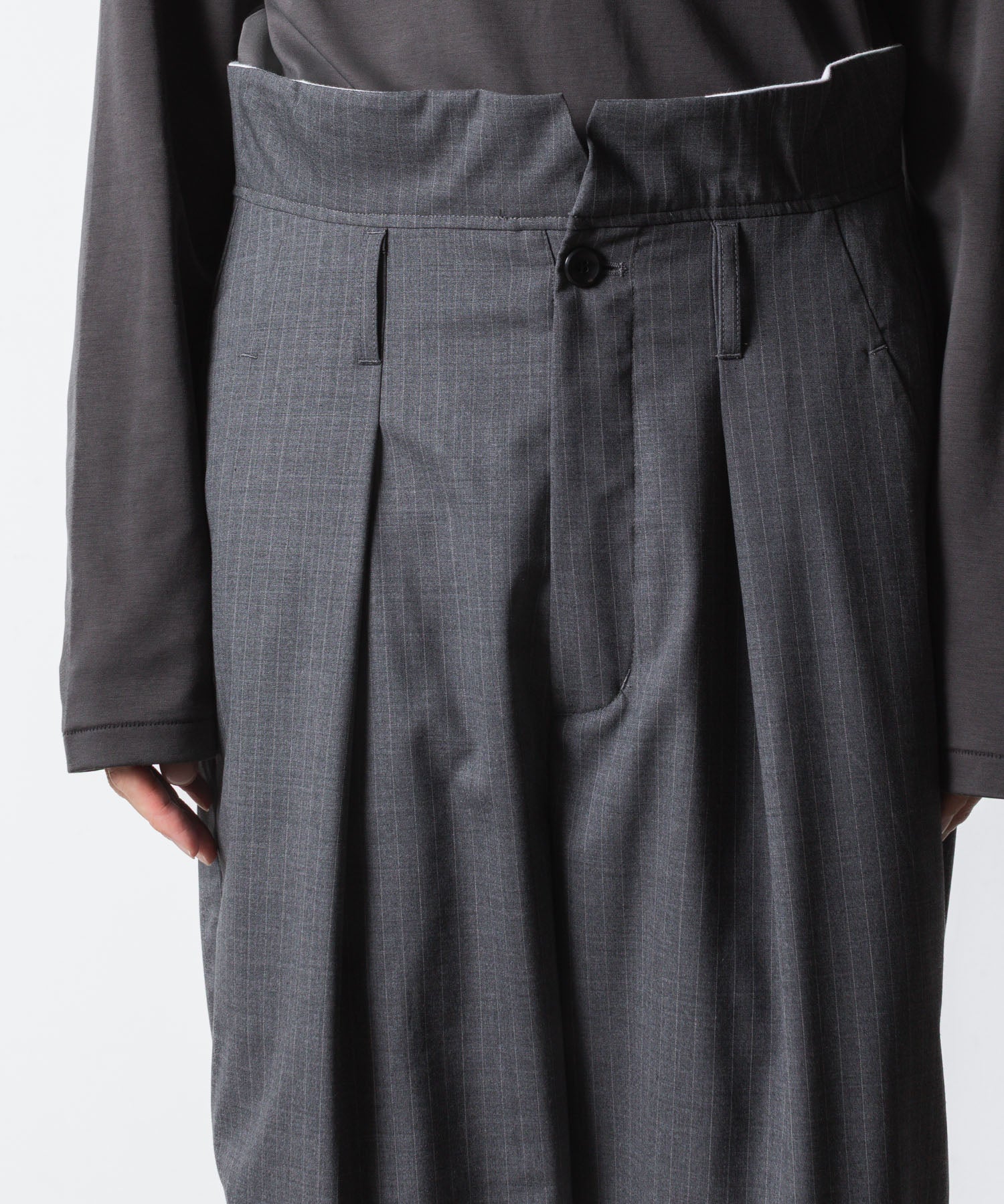 ATTACHMENT アタッチメントのT/W/SI STRETCH GABARDINE FLAP TROUSERS - S.GRAYの公式通販サイトsession福岡セレクトショップ