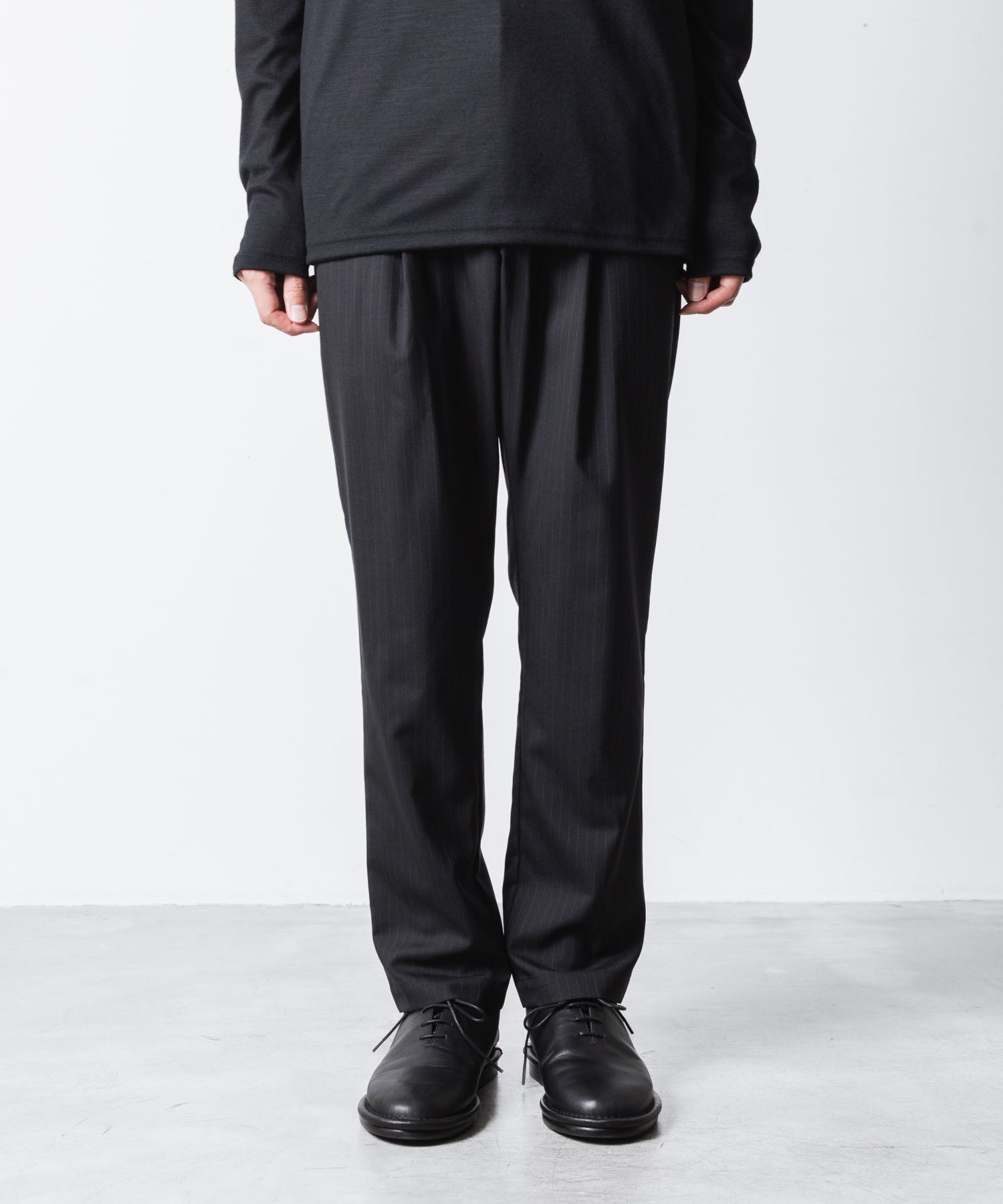 ATTACHMENT アタッチメントのT/W/SI STRETCH GABARDINE REGULAR FIT EASY TROUSERS - S.BLACKの公式通販サイトsession福岡セレクトショップ