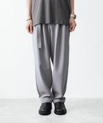 画像をギャラリービューアに読み込む, 【 ATTACHMENT 】PE STRETCH DOUBLE CLOTH BELTED WIDE TAPERED TROUSERS - L.GRAY
