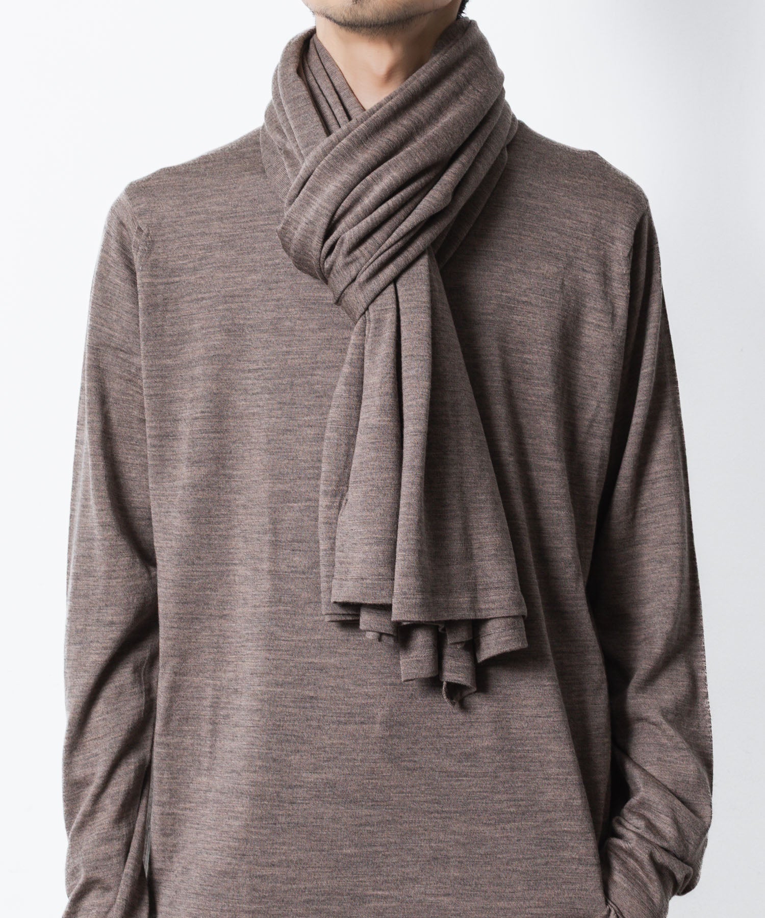 【 ATTACHMENT × JOHN SMEDLEY 】× JOHN SMEDLEY MERINO EXTRAFINE WIDE STOLE - D.CAMEL