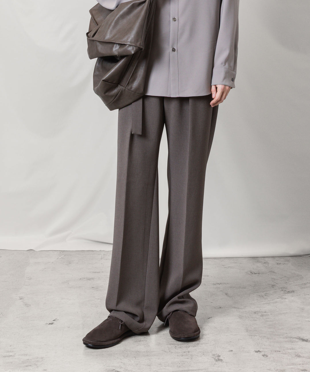 【 ATTACHMENT 】PE STRETCH DOUBLE CLOTH BELTED STRAIGHT TROUSERS - D.KH GRAY