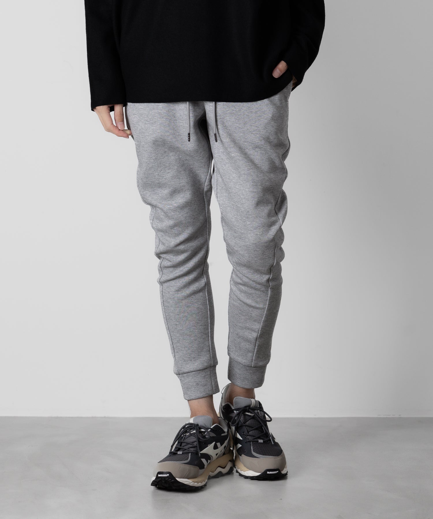 ATTACHMENT アタッチメントのCO/PE DOUBLE KNIT THREE DIMENSIONAL JOGGER PANTS - X.GRAYの公式通販サイトsession福岡セレクトショップ
