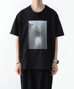 画像をギャラリービューアに読み込む, ATTACHMENT アタッチメントの30//2 SUVIN JERSEY PRINT TEE - BLACKの公式通販サイトsession福岡セレクトショップ
