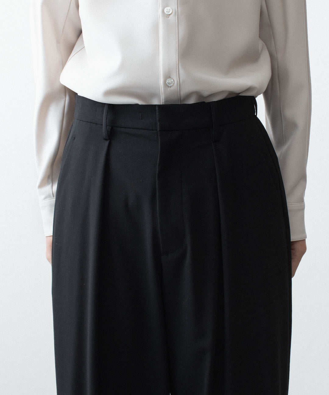 ATTACHMENT アタッチメントのWO/TA STRETCH TRO 1TUCK WIDE TROUSERS - BLACKの公式通販サイトsession福岡セレクトショップ