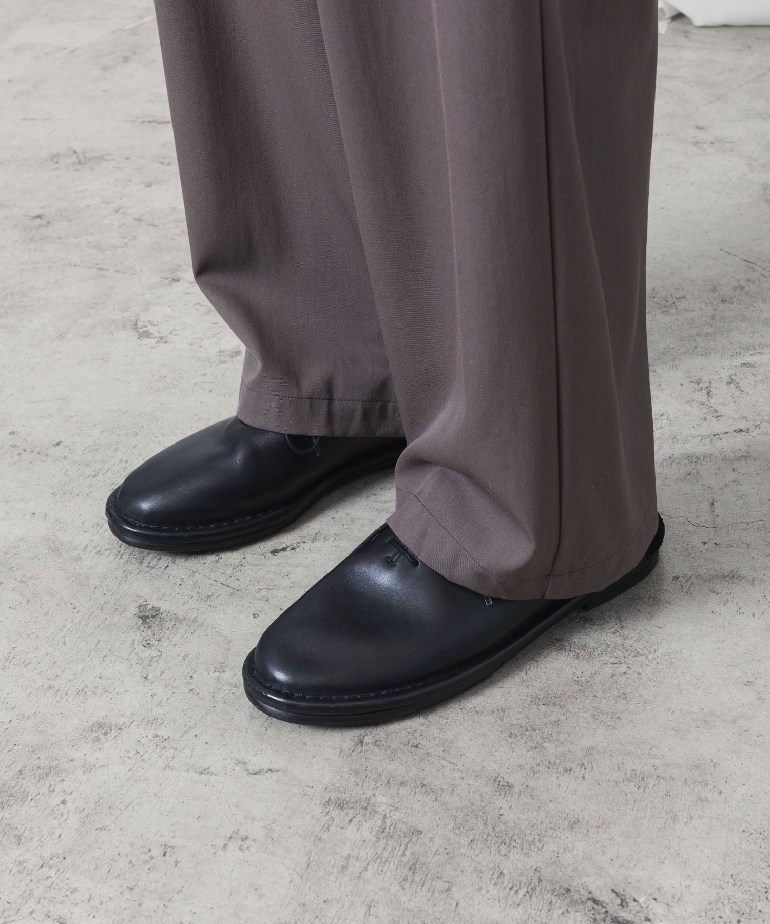 ATTACHMENT アタッチメントのCOW LEATHER BABOUCHE - BLACKの公式通販サイトsession福岡セレクトショップ