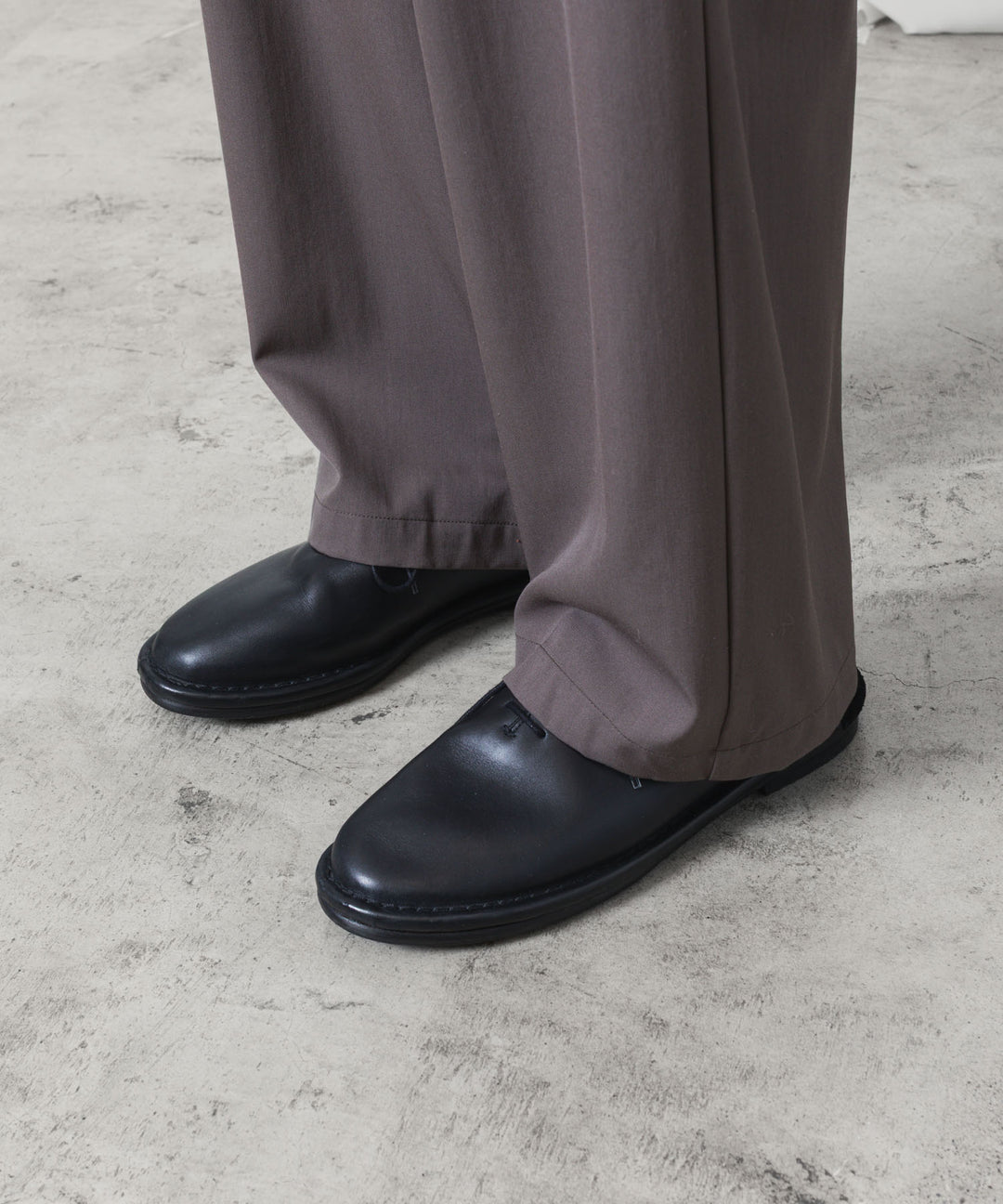 ATTACHMENT アタッチメントのCOW LEATHER BABOUCHE - BLACKの公式通販サイトsession福岡セレクトショップ