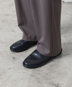 ATTACHMENT /アタッチメント】COW LEATHER BABOUCHE - BLACK | 公式