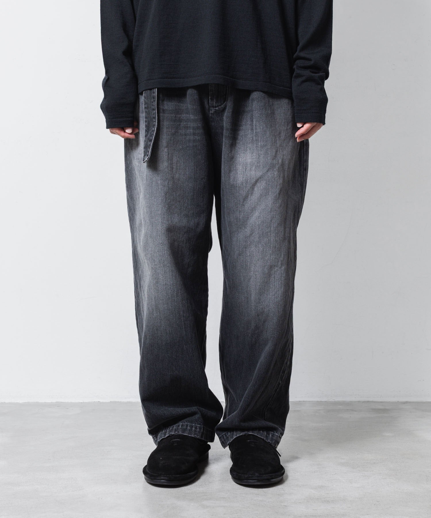 ATTACHMENT / EXCLUSIVE ITEMアタッチメントの11oz DENIM 1TUCK BELTED PANTS  - BLACKの公式通販サイトsession福岡セレクトショップ