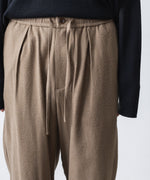 画像をギャラリービューアに読み込む, ATTACHMENT アタッチメントのRY/CO/SI FLANNEL 1TUCK EASY TROUSERS - CAMELの公式通販サイトsession福岡セレクトショップ
