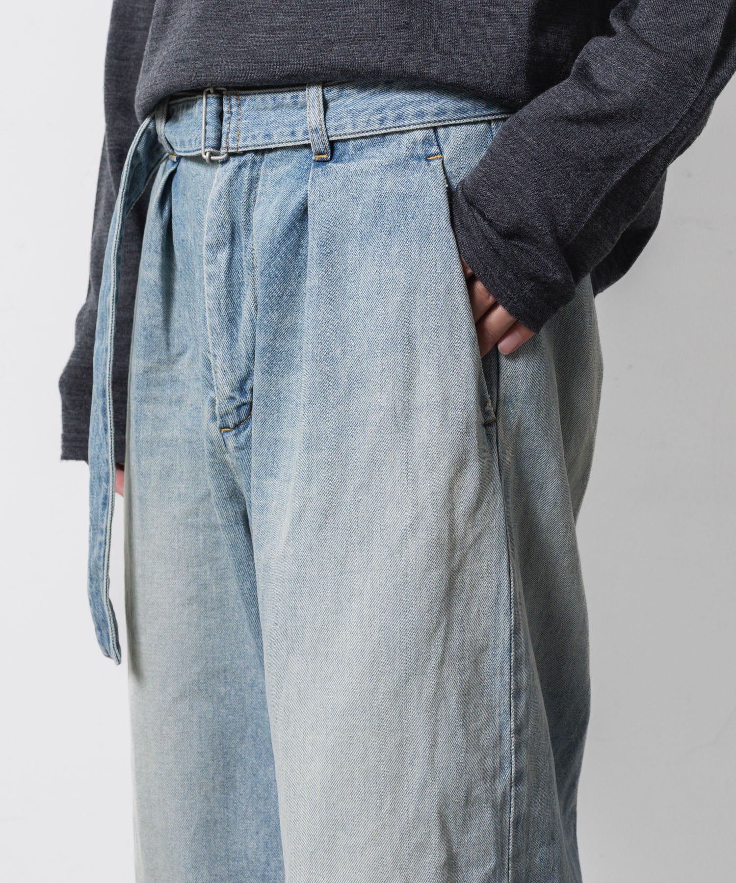 ATTACHMENT / EXCLUSIVE ITEMアタッチメントの11oz DENIM 1TUCK BELTED PANTS  - L.NAVYの公式通販サイトsession福岡セレクトショップ