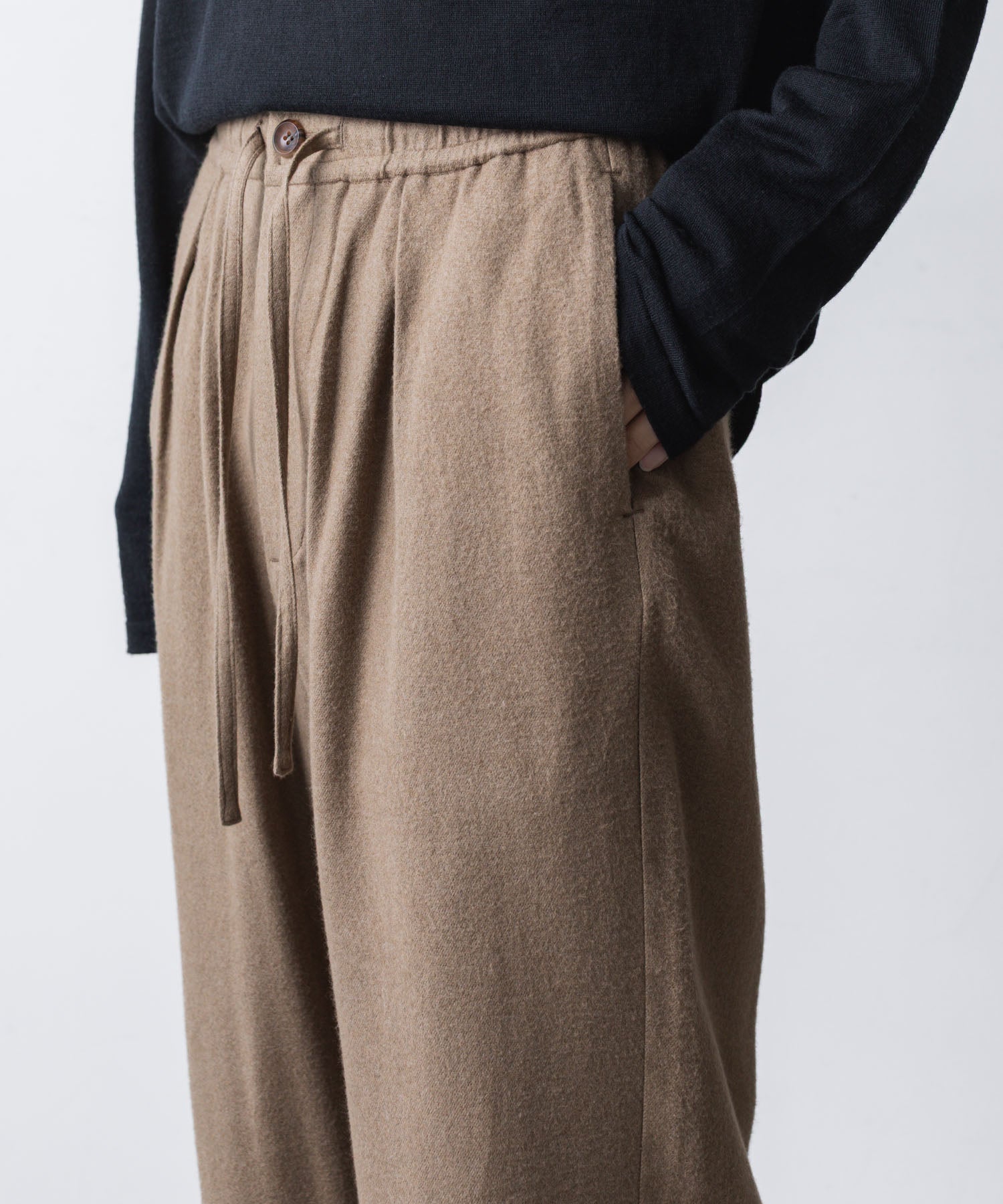 ATTACHMENT アタッチメントのRY/CO/SI FLANNEL 1TUCK EASY TROUSERS - CAMELの公式通販サイトsession福岡セレクトショップ