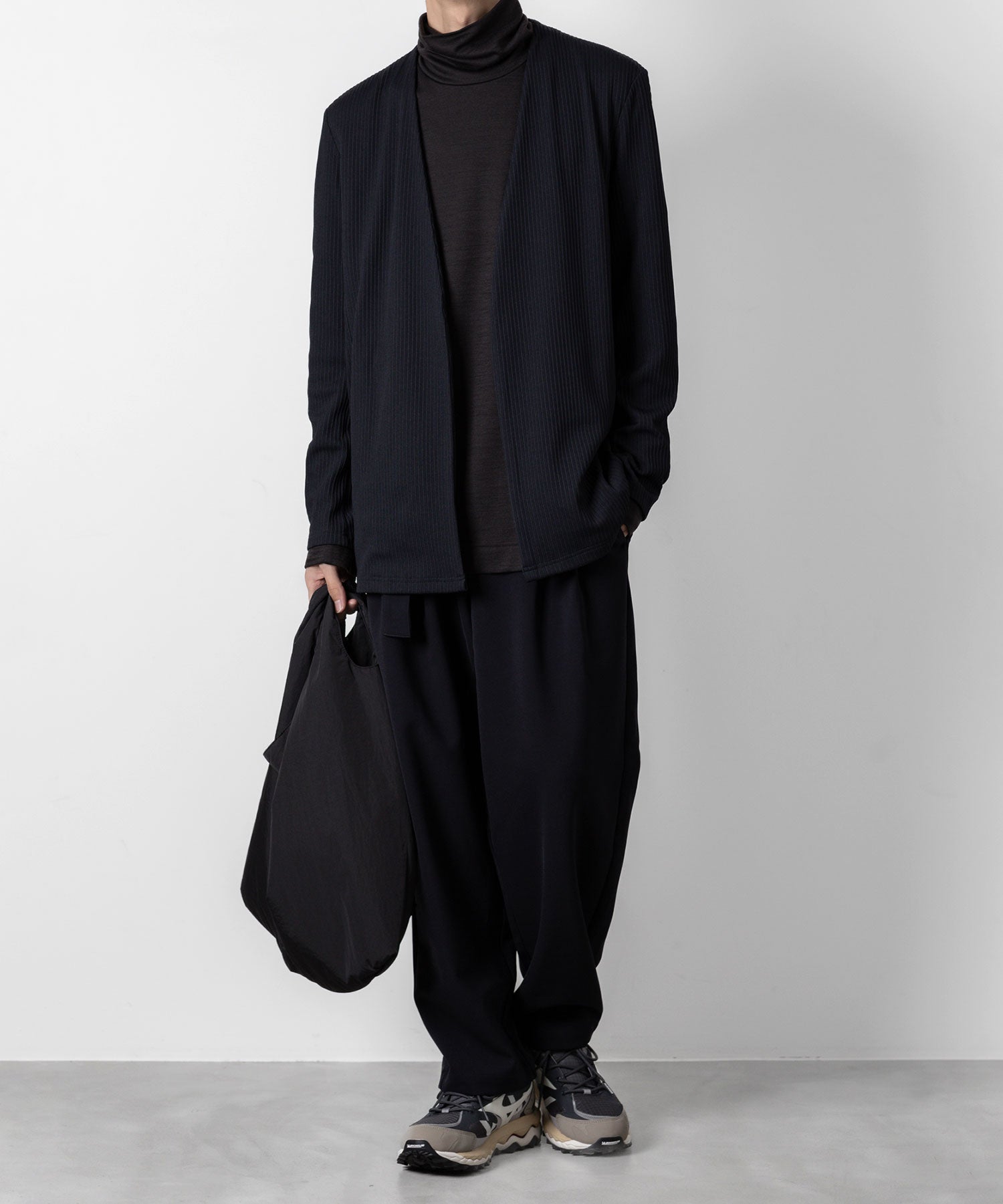 ATTACHMENT アタッチメントのPE STRETCH DOUBLE CLOTH BELTED TAPERED FIT TROUSERS - NAVY 公式通販サイトsession福岡セレクトショップ