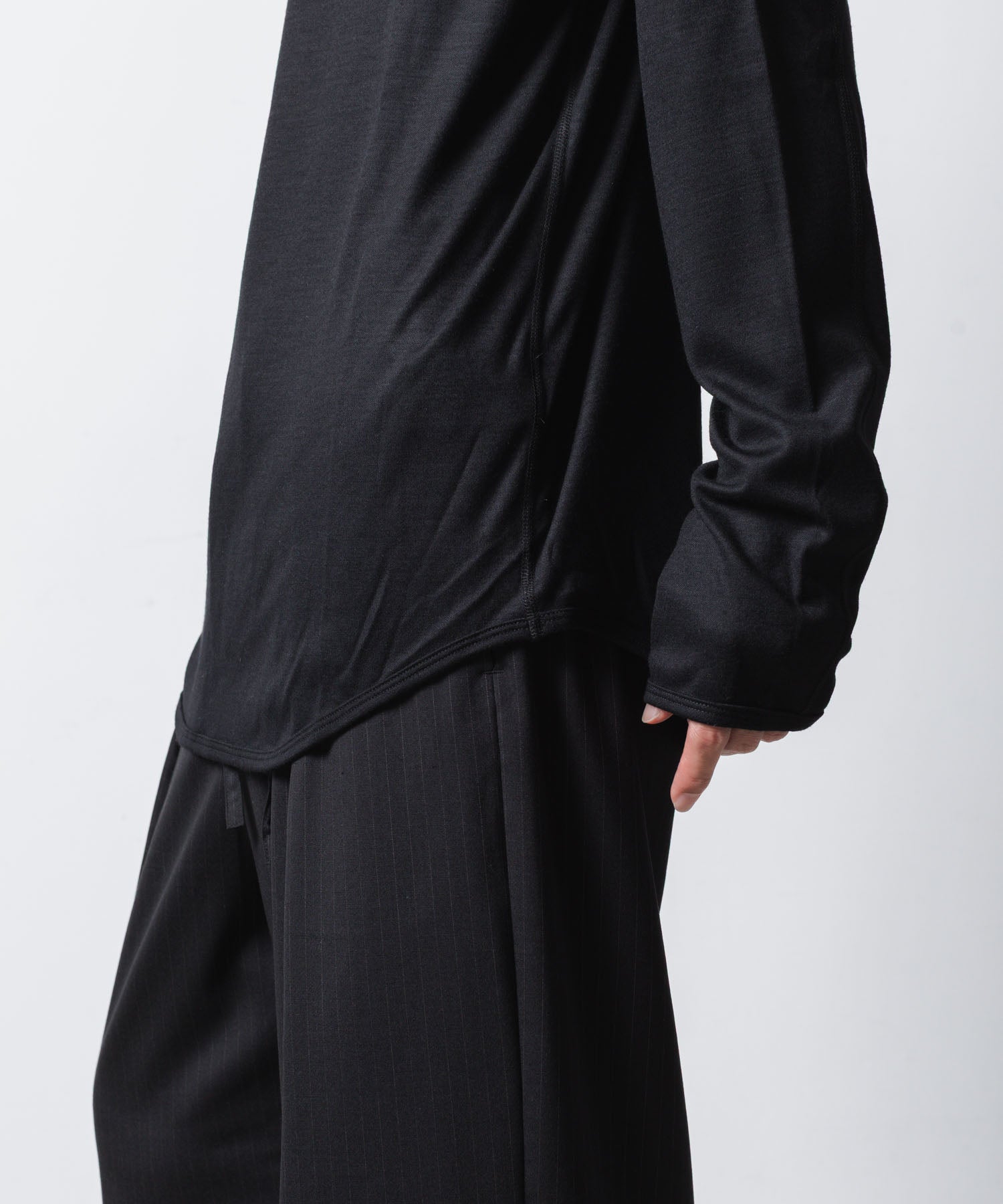 ATTACHMENT アタッチメントの1/60 WOOL SMOOTH HOODED PULLOVER - BLACKの公式通販サイトsession福岡セレクトショップ