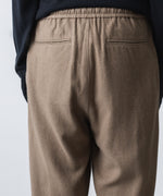 画像をギャラリービューアに読み込む, ATTACHMENT アタッチメントのRY/CO/SI FLANNEL 1TUCK EASY TROUSERS - CAMELの公式通販サイトsession福岡セレクトショップ
