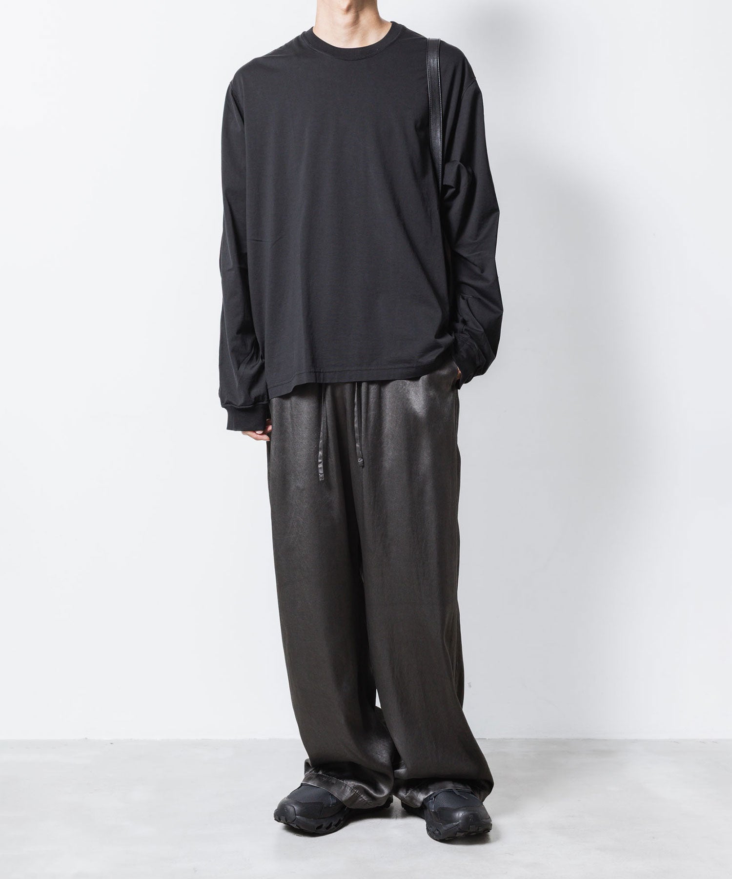 VEIN ヴェインのRY PIGMENT PRINT SATIN EASY WIDE TROUSERS - BLACKの公式通販サイトsession福岡セレクトショップ