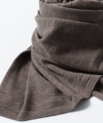 画像をギャラリービューアに読み込む, ATTACHMENT アタッチメント × JOHN SMEDLEYの× JOHN SMEDLEY MERINO EXTRAFINE WIDE STOLE - D.CAMELの公式通販サイトsession福岡セレクトショップ
