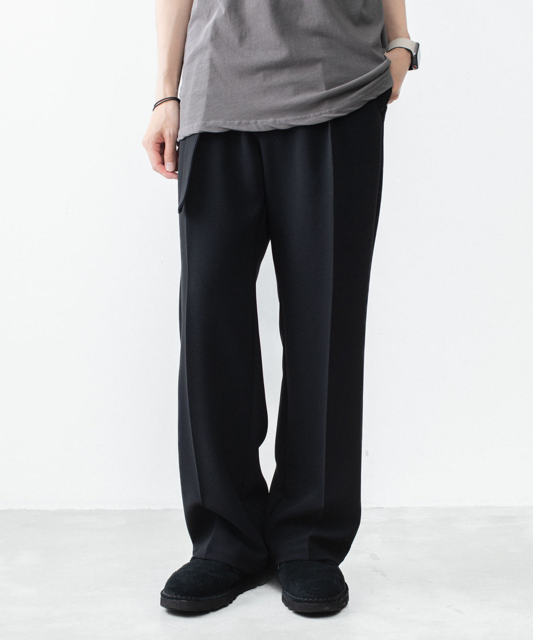 ATTACHMENT アタッチメントのPE STRETCH DOUBLE CLOTH BELTED STRAIGHT TROUSERS - BLACKの公式通販サイトsession福岡セレクトショップ