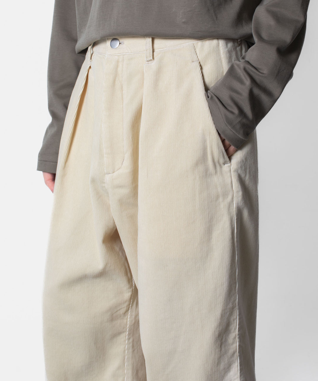 ATTACHMENT アタッチメントのFINX CO CORDUROY 1TUCK WIDE TROUSERS - OFF WHITEの公式通販サイトsession福岡セレクトショップ