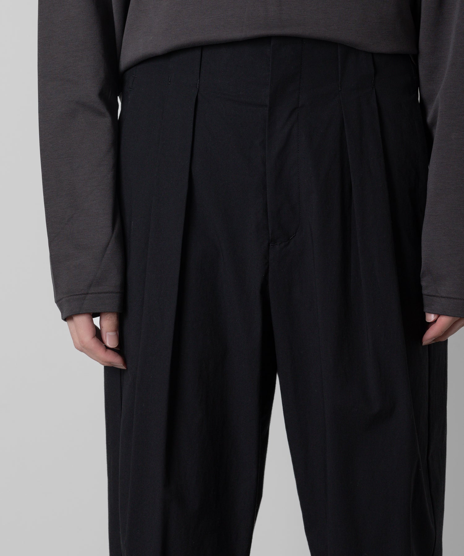 【ATTACHMENT】ATTACHMENT アタッチメントのCO STRETCH TYPEWRITER TAPERED FIT TROUSERS - BLACK 公式通販サイトsession福岡セレクトショップ