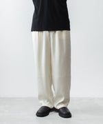画像をギャラリービューアに読み込む, ATTACHMENT アタッチメントのCU/PE FIBRIL SATIN EASY TROUSERS - OFF WHITEの公式通販サイトsession福岡セレクトショップ
