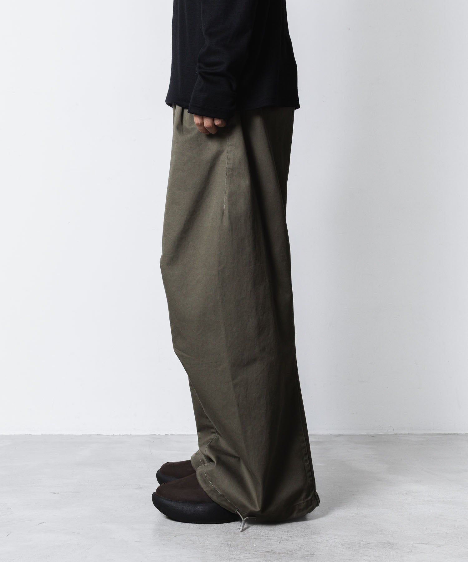 VEIN ヴェインのCOTTON MOLESKIN 3D FILED TROUSERS - KHAKIの公式通販サイトsession福岡セレクトショップ