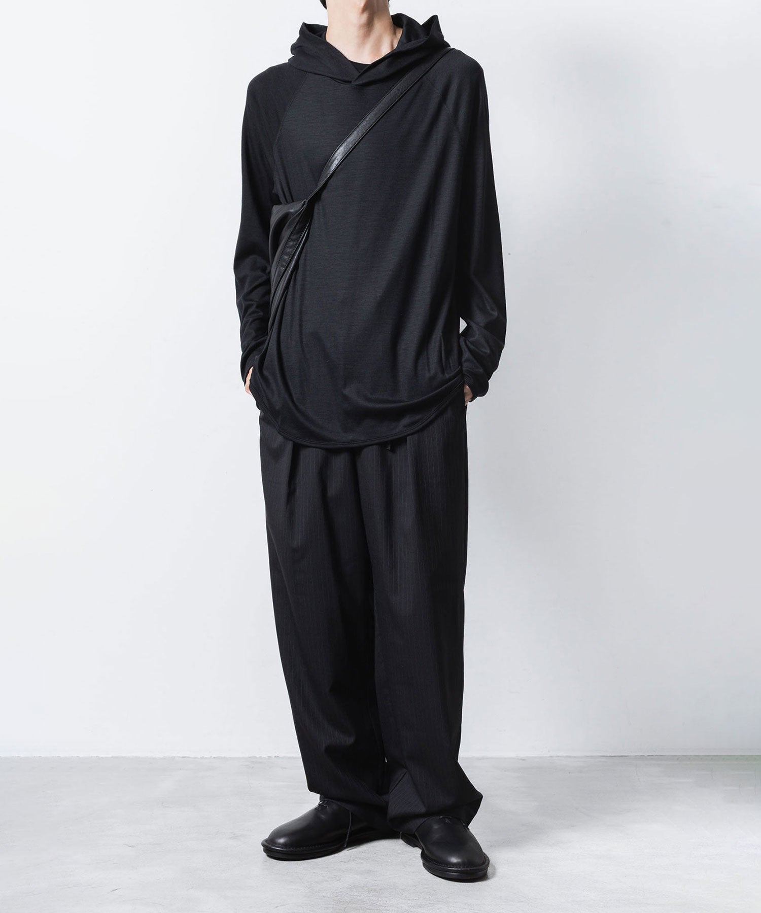 ATTACHMENT アタッチメントの1/60 WOOL SMOOTH HOODED PULLOVER - BLACKの公式通販サイトsession福岡セレクトショップ