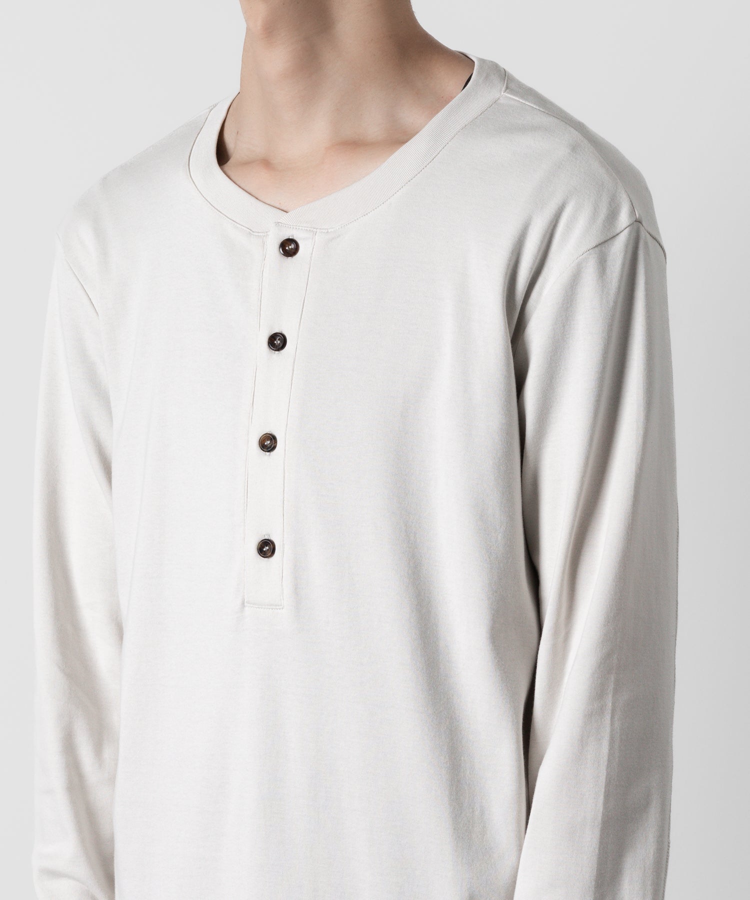 ATTACHMENT アタッチメントのSVIN CO RIB HENLEY NECK L/S TEE - OFF WHITE 公式通販サイトsession福岡セレクトショップ