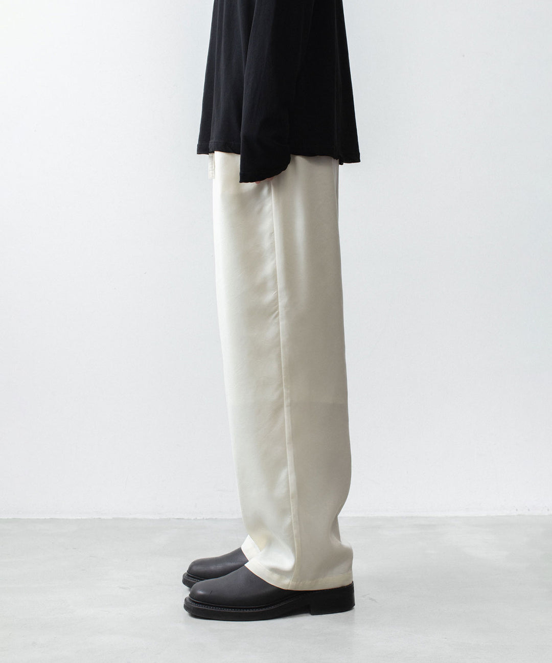 ATTACHMENT アタッチメントのCU/PE FIBRIL SATIN EASY TROUSERS - OFF WHITEの公式通販サイトsession福岡セレクトショップ