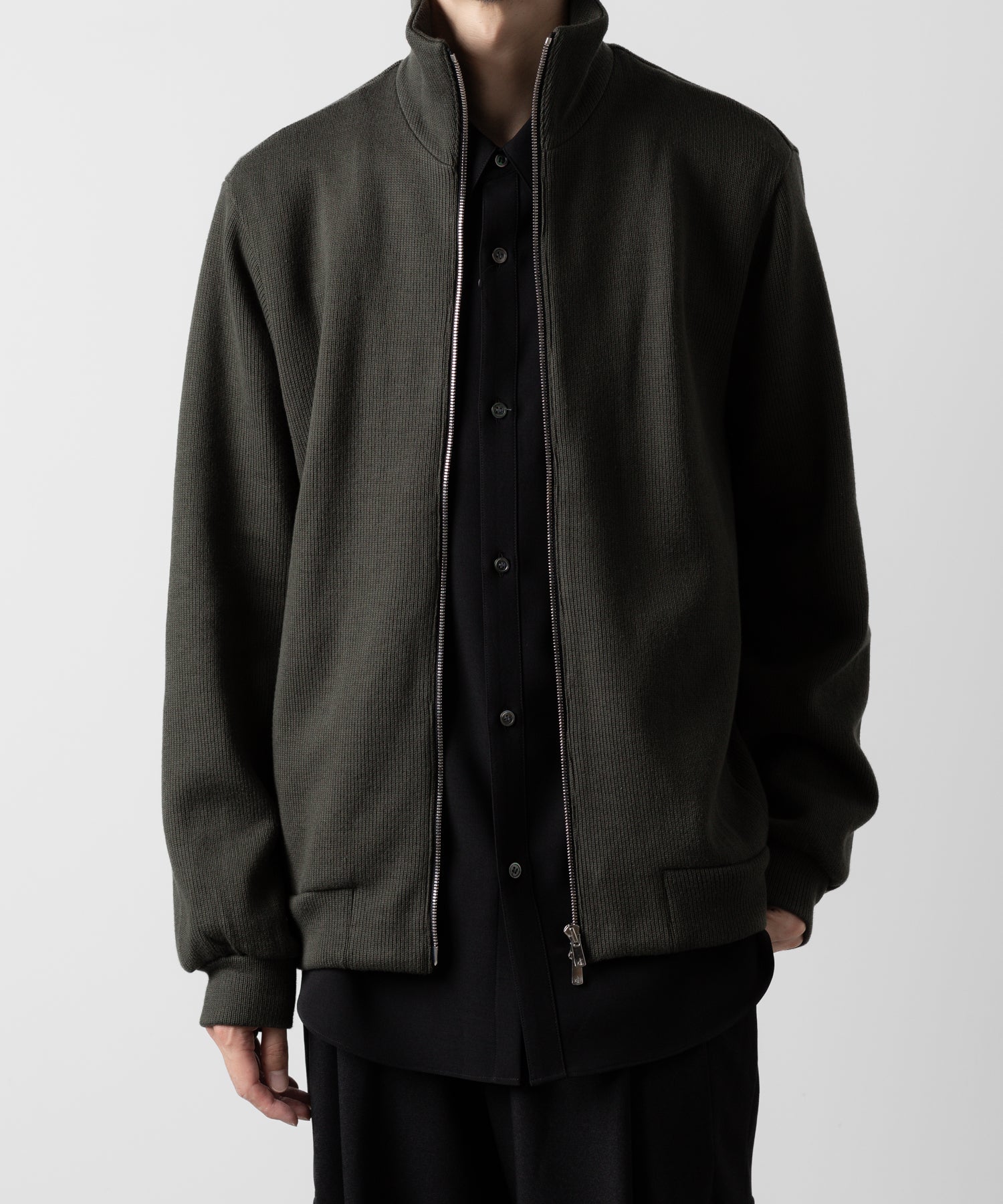 ato(アトウ)のSTAND COLLAR ZIP CARDIGAN  - KHAKI公式通販サイトsession福岡セレクトショップ