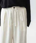 画像をギャラリービューアに読み込む, ATTACHMENT アタッチメントのCU/PE FIBRIL SATIN EASY TROUSERS - OFF WHITEの公式通販サイトsession福岡セレクトショップ
