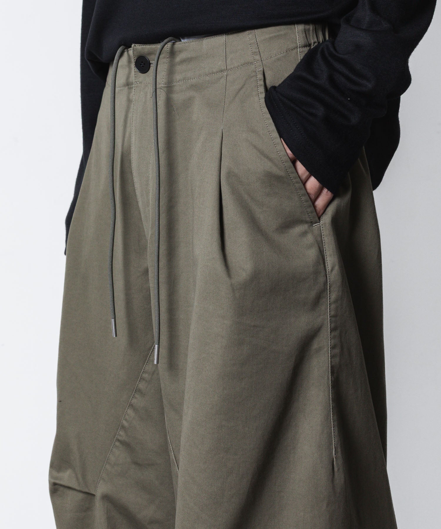 VEIN ヴェインのCOTTON MOLESKIN 3D FILED TROUSERS - KHAKIの公式通販サイトsession福岡セレクトショップ