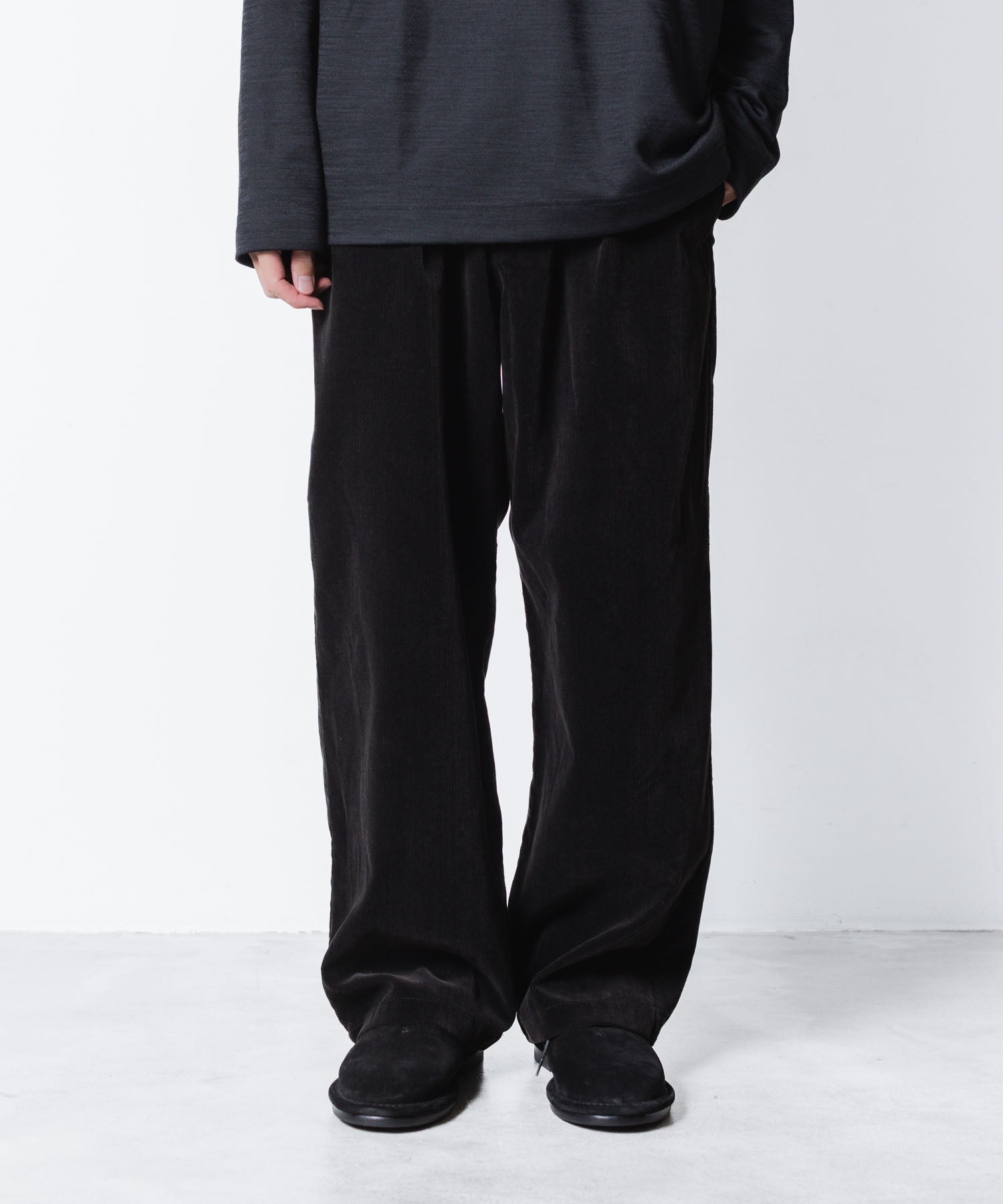 ATTACHMENT アタッチメントのFINX CO CORDUROY 1TUCK WIDE TROUSERS - BLACKの公式通販サイトsession福岡セレクトショップ