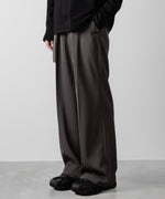 画像をギャラリービューアに読み込む, ATTACHMENT アタッチメントのPE STRETCH TWILL BELTED WIDE FIT TROUSERS - KHAKI GRAY 公式通販サイトsession福岡セレクトショップ
