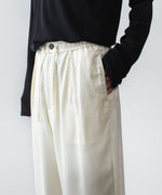 画像をギャラリービューアに読み込む, ATTACHMENT アタッチメントのCU/PE FIBRIL SATIN EASY TROUSERS - OFF WHITEの公式通販サイトsession福岡セレクトショップ
