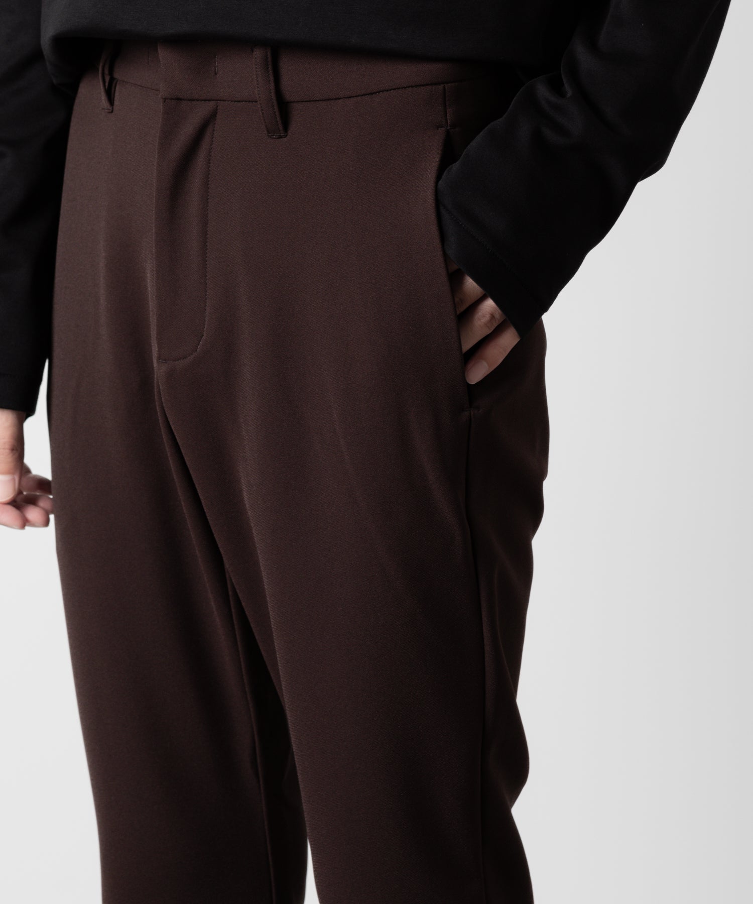 ATTACHMENT アタッチメントのPE STRETCH DOUBLE CLOTH NARROW TROUSERS - BROWN 公式通販サイトsession福岡セレクトショップ