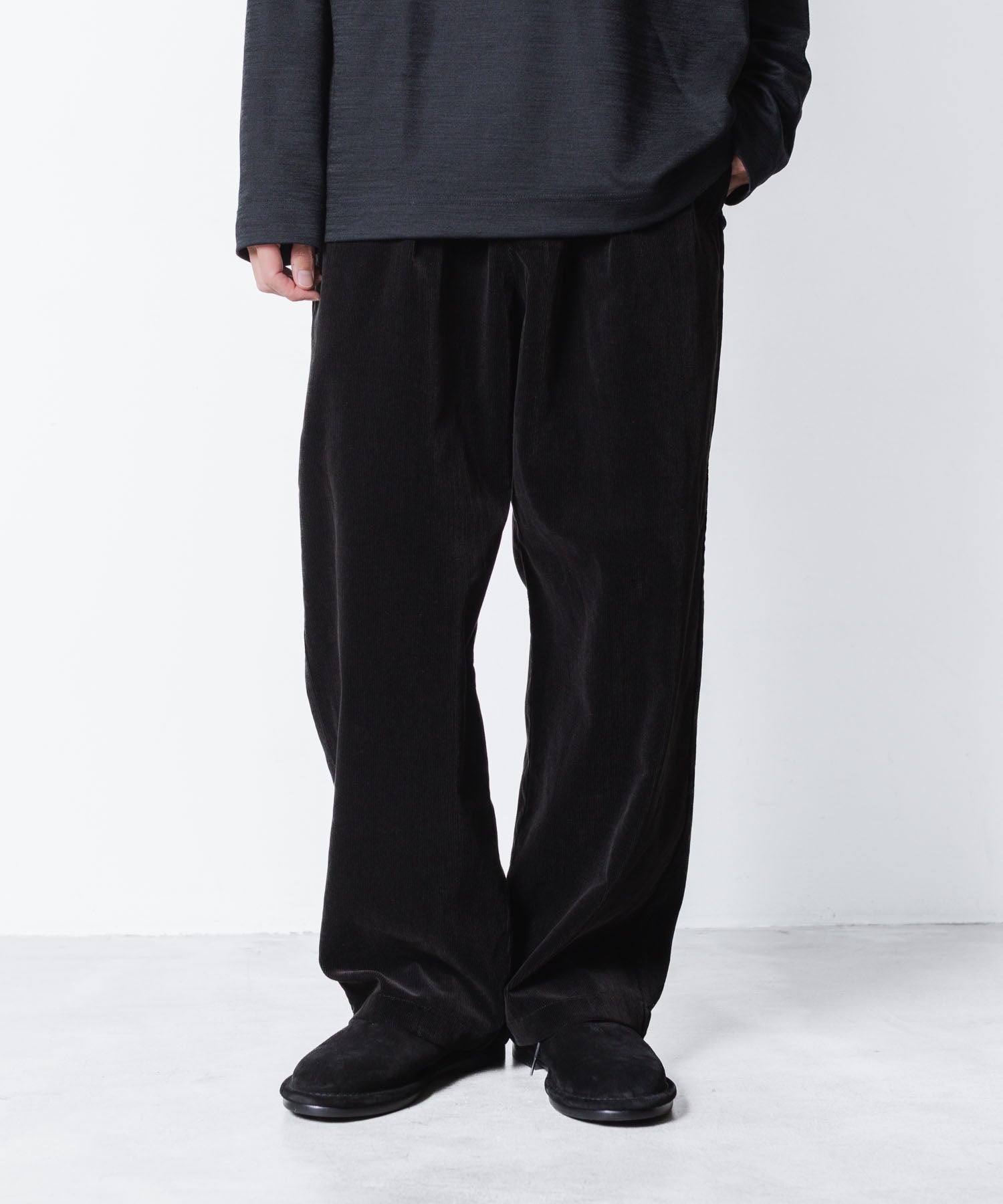 ATTACHMENT アタッチメントのFINX CO CORDUROY 1TUCK WIDE TROUSERS - BLACKの公式通販サイトsession福岡セレクトショップ