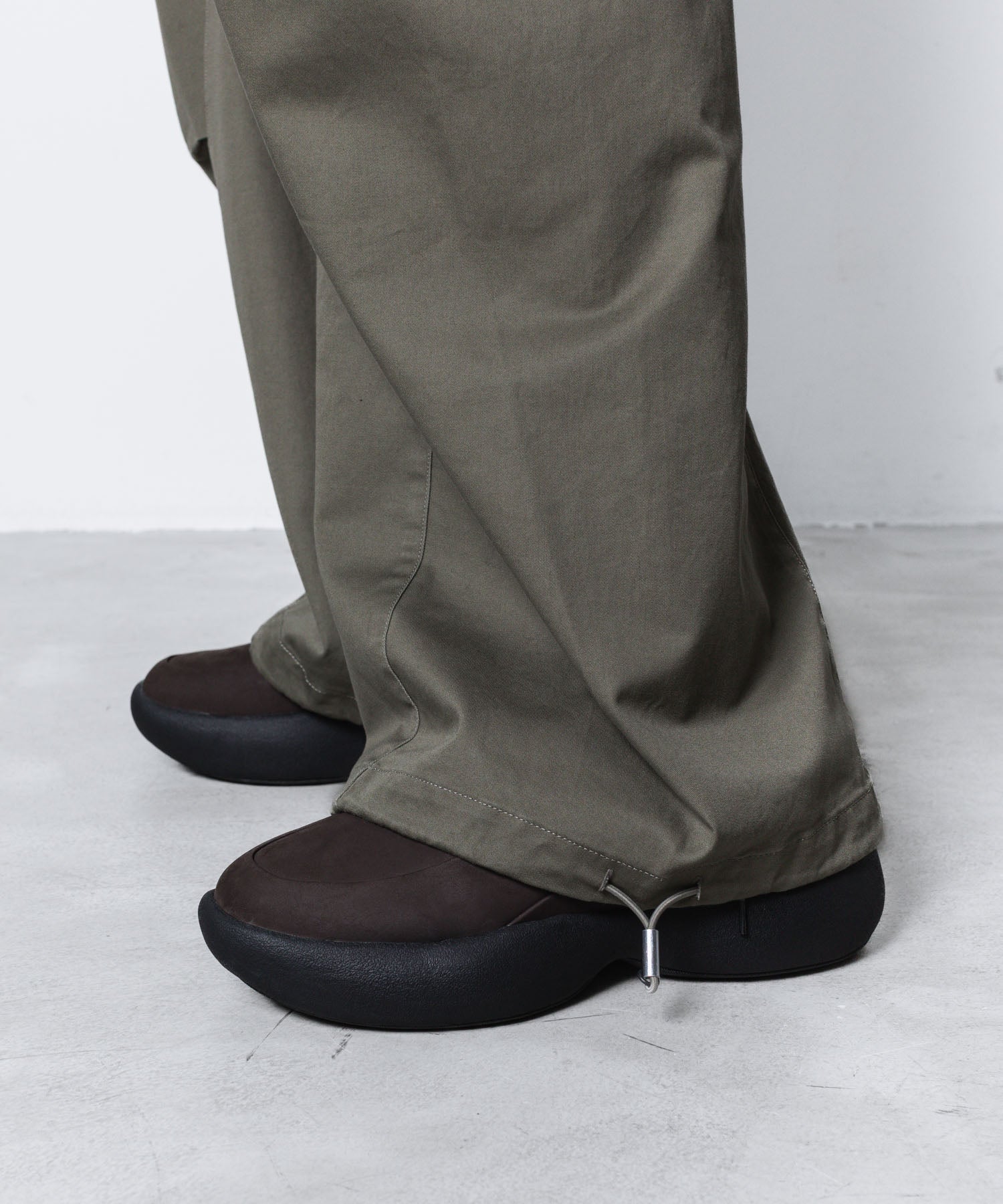 VEIN ヴェインのCOTTON MOLESKIN 3D FILED TROUSERS - KHAKIの公式通販サイトsession福岡セレクトショップ