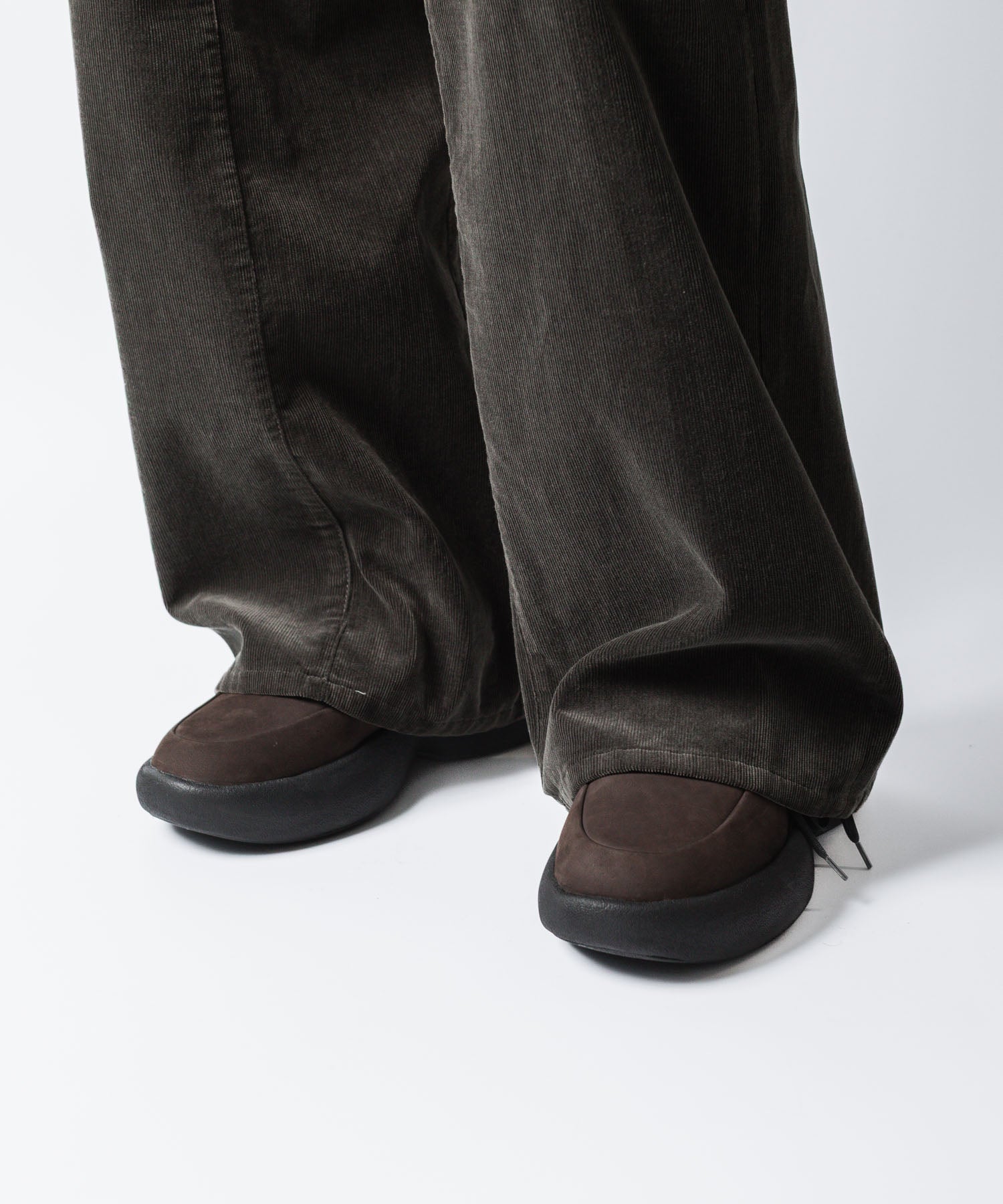 VEIN ヴェインのCOW LEATHER NUBUCK OVAL SOLE  TRAINER - BROWNの公式通販サイトsession福岡セレクトショップ