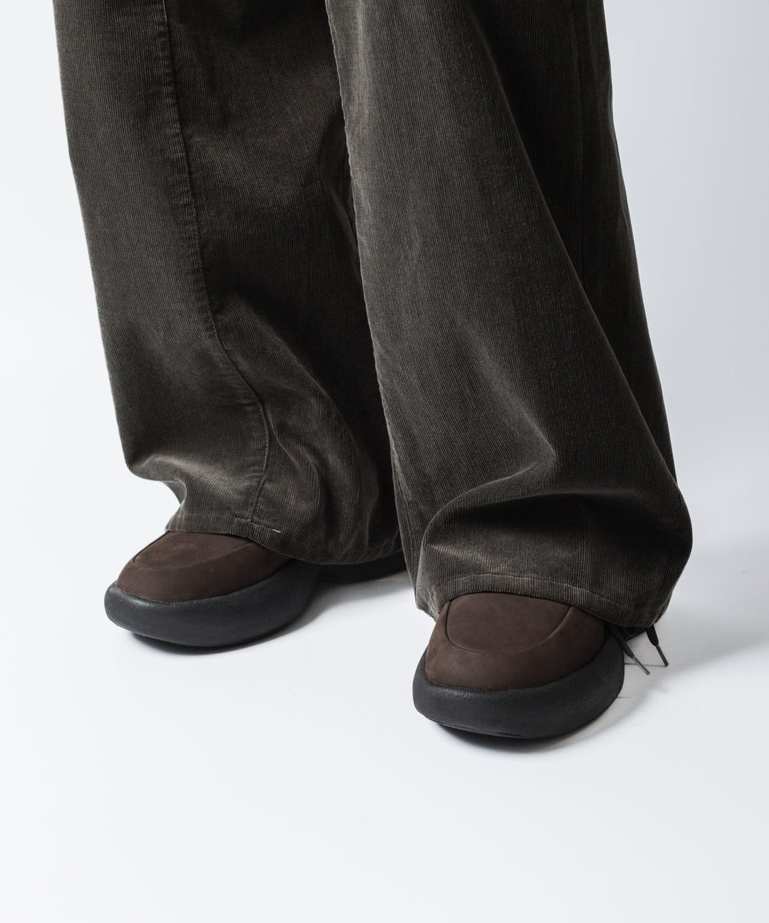 VEIN ヴェインのCOW LEATHER NUBUCK OVAL SOLE  TRAINER - BROWNの公式通販サイトsession福岡セレクトショップ