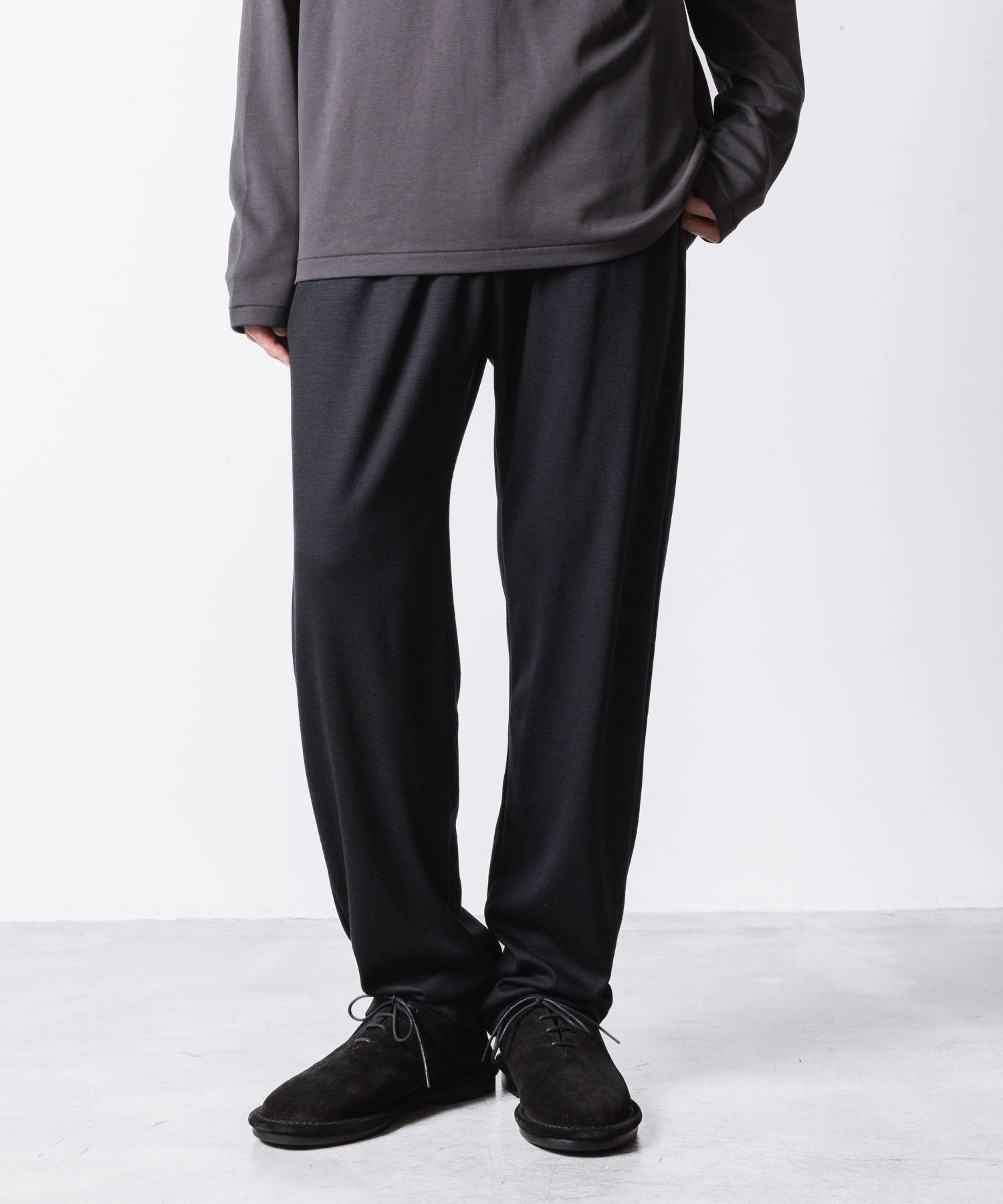 ATTACHMENT アタッチメントの1/60 WOOL SMOOTH SLIM FIT LOUNGE TROUSERS - BLACKの公式通販サイトsession福岡セレクトショップ