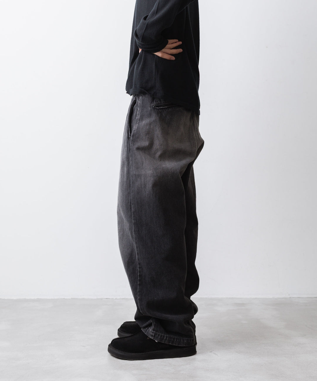ATTACHMENT / EXCLUSIVE ITEMアタッチメントの11oz DENIM 1TUCK BELTED PANTS  - BLACKの公式通販サイトsession福岡セレクトショップ