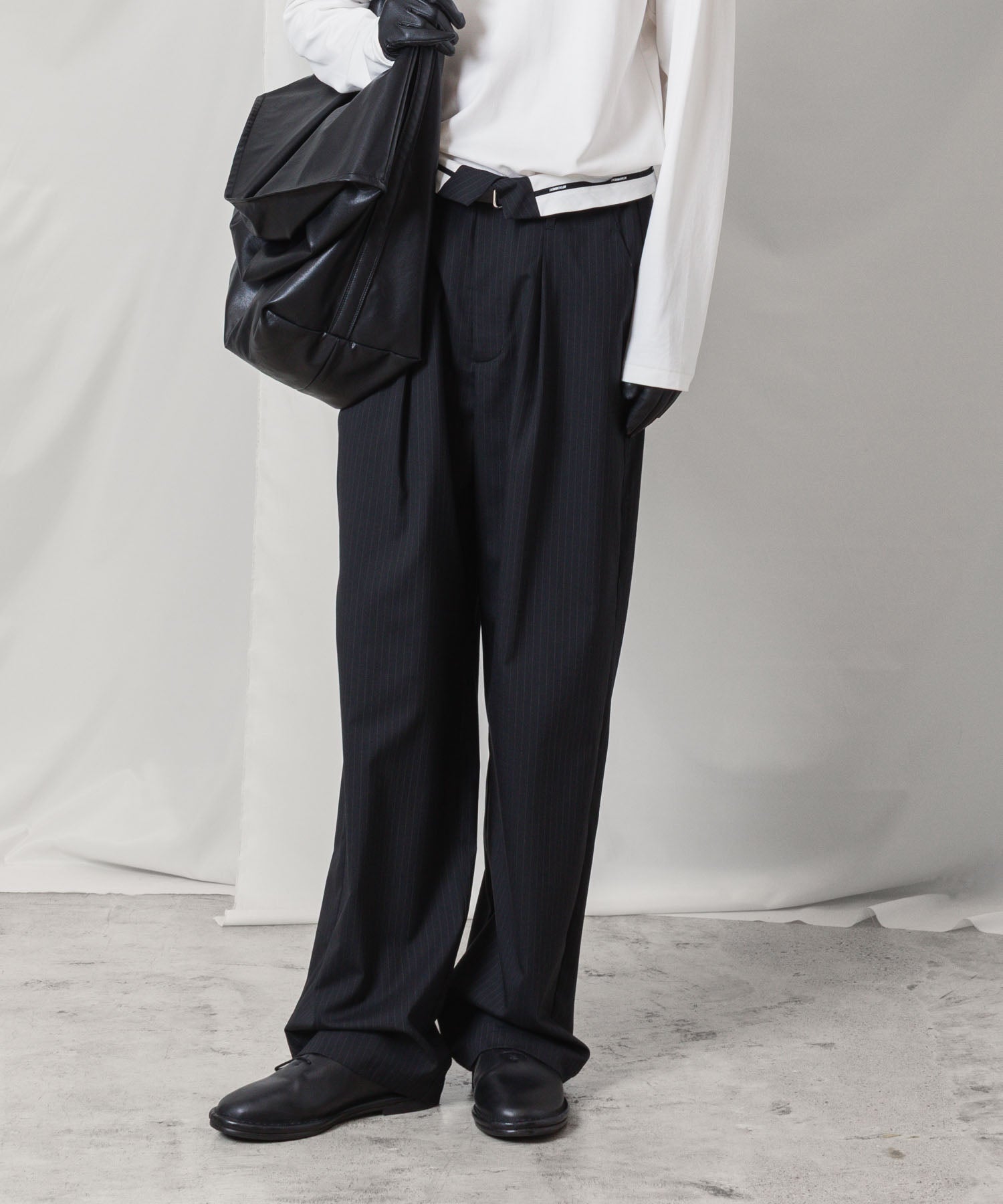 ATTACHMENT アタッチメントのT/W/SI STRETCH GABARDINE FLAP TROUSERS - S.BLACKの公式通販サイトsession福岡セレクトショップ