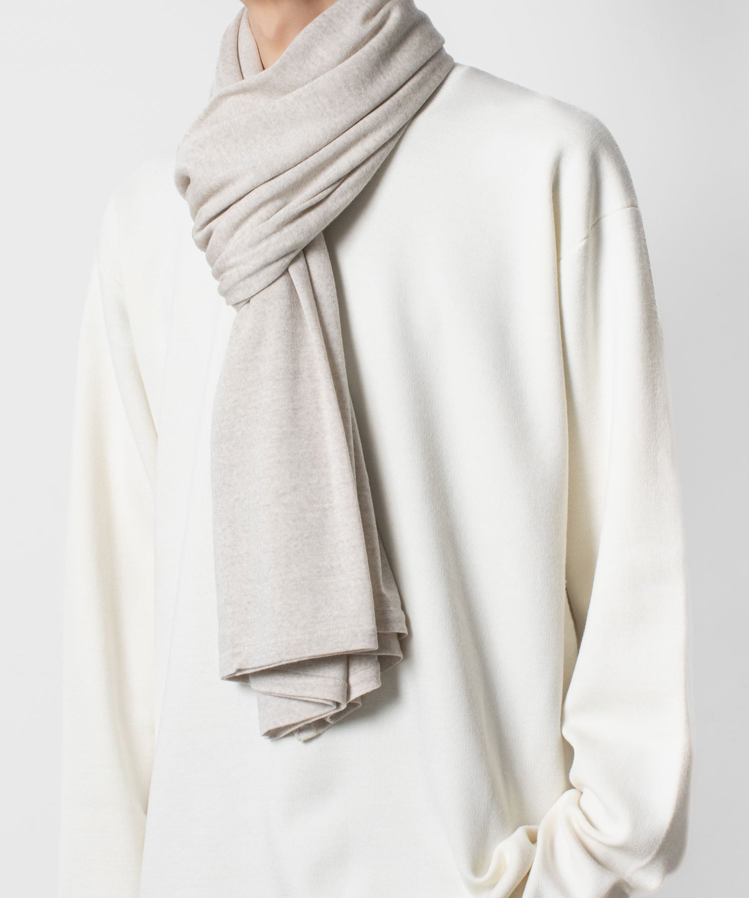 ATTACHMENT アタッチメント × JOHN SMEDLEYの× JOHN SMEDLEY MERINO EXTRAFINE WIDE STOLE - OFF WHITEの公式通販サイトsession福岡セレクトショップ